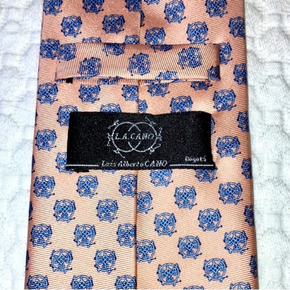 Luis Alberto Cano luxury silk tie, classic foulard medallions, pink & blue 59”